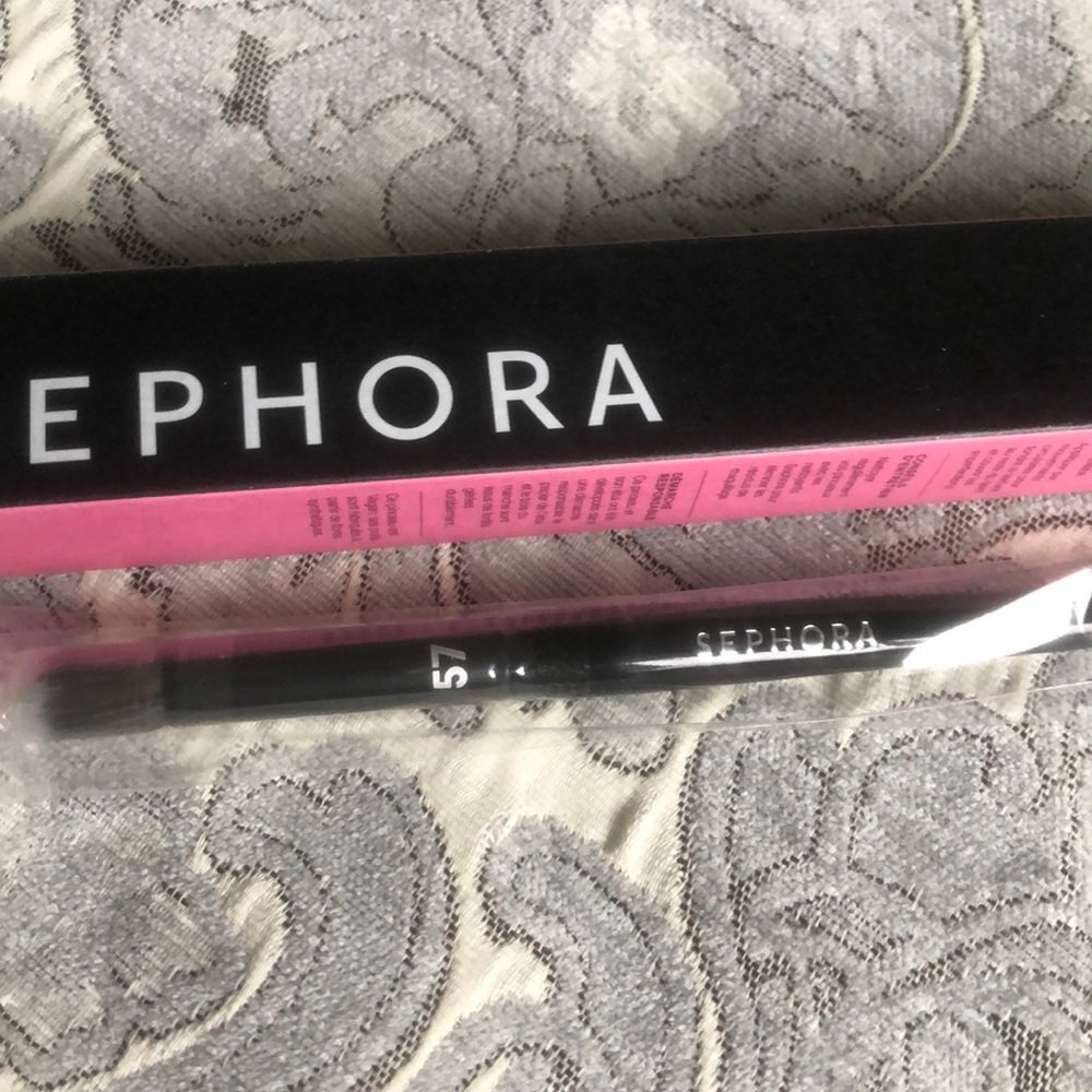 Brush concealer